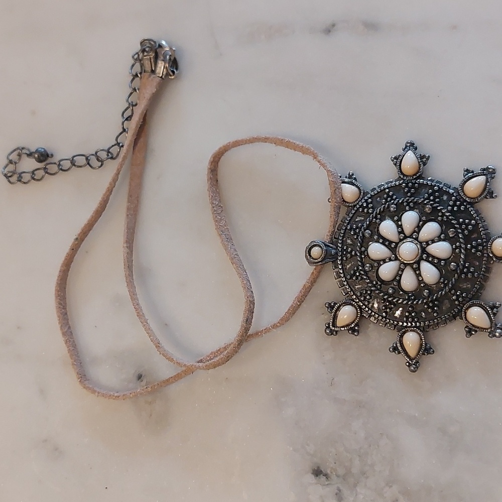 Western (Various) Necklaces - image 6